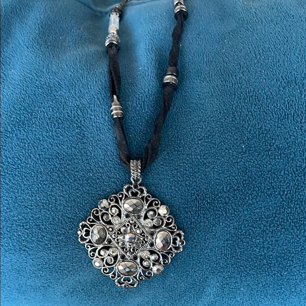 Vintage Lia Sophia Elegant Silver and black Pendant Necklace
